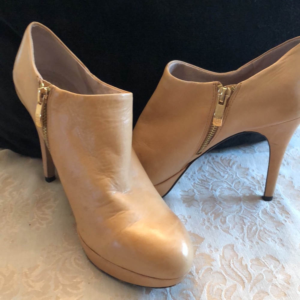 Vince Camuto heeled leather bootie